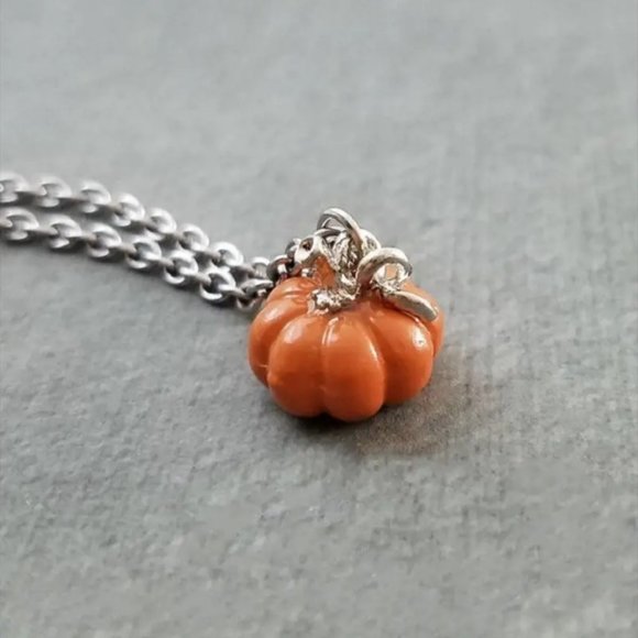 Jewelry - Celebrate Halloween with this Adorable Pumpkin Necklace!